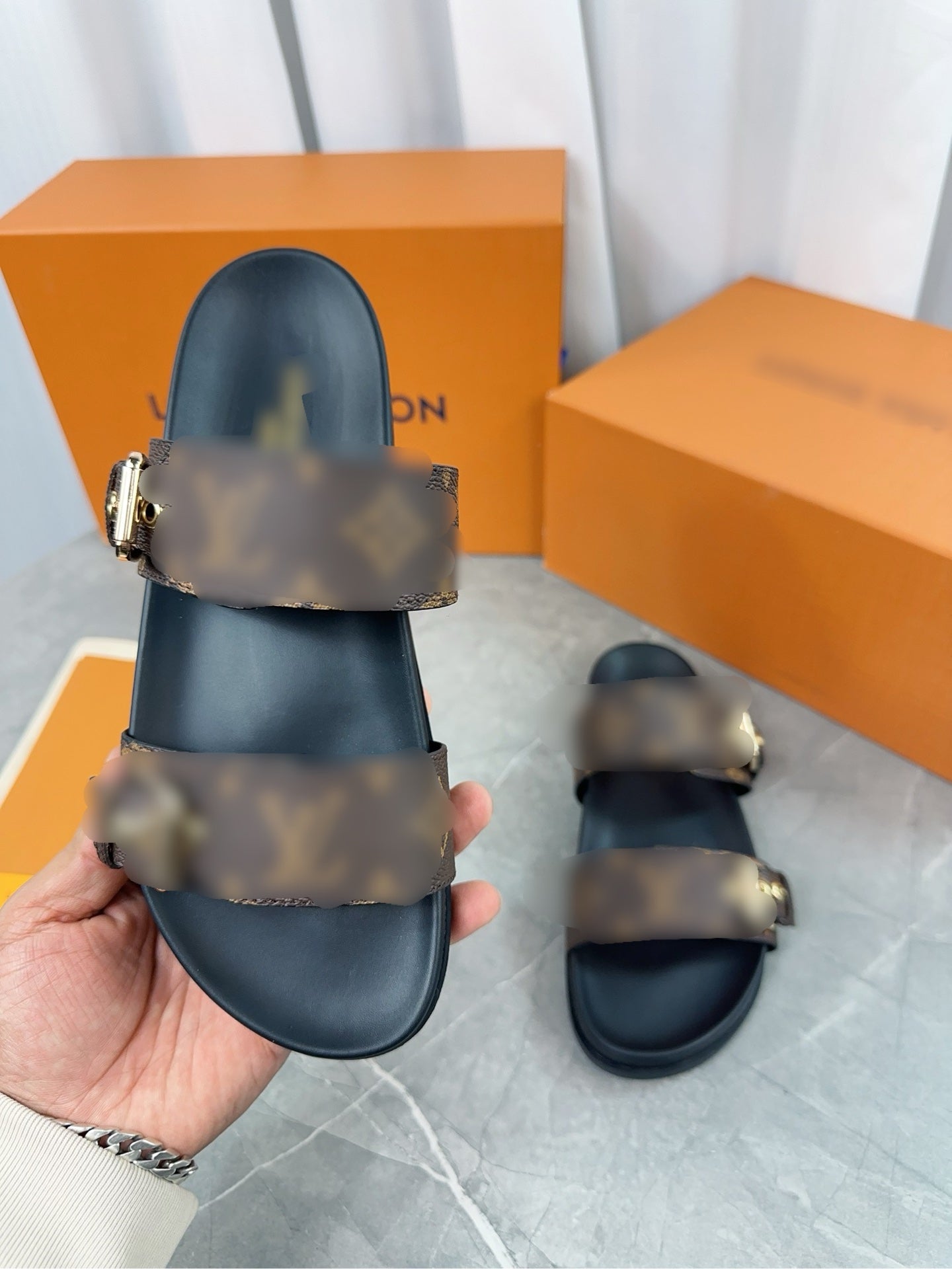 L-V Strap Sandal