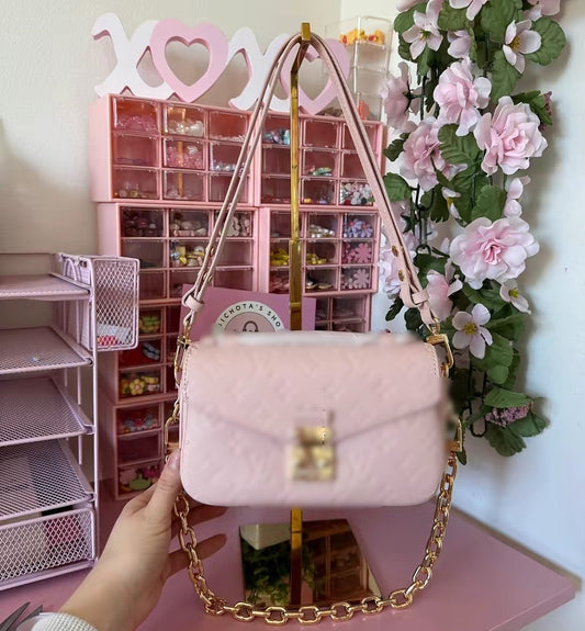 Women’s Pink Purse (L-V)